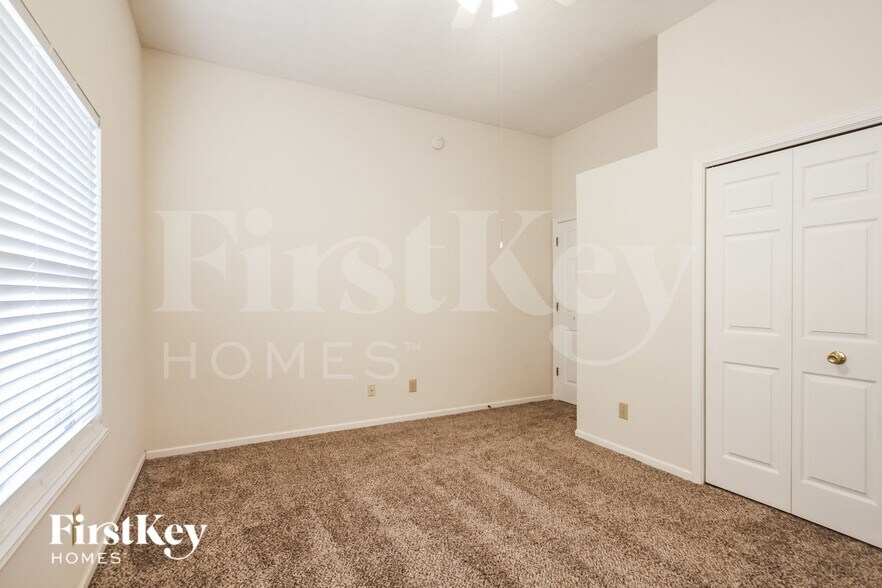 Building Photo - 13460 N Cedar Grove Ct
