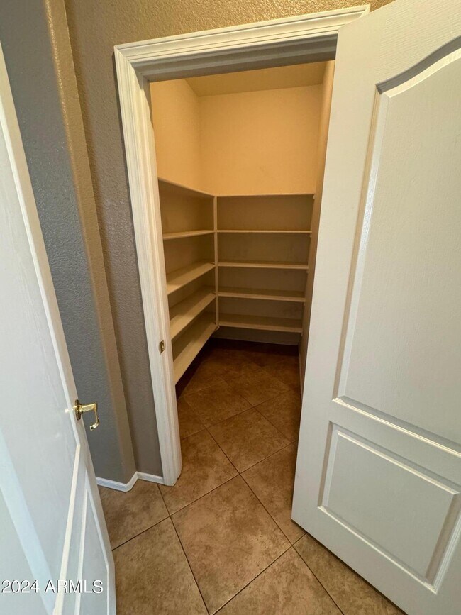 Building Photo - 7206 N 88th Ln