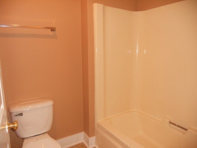 Building Photo - 118 Golf Club Ln