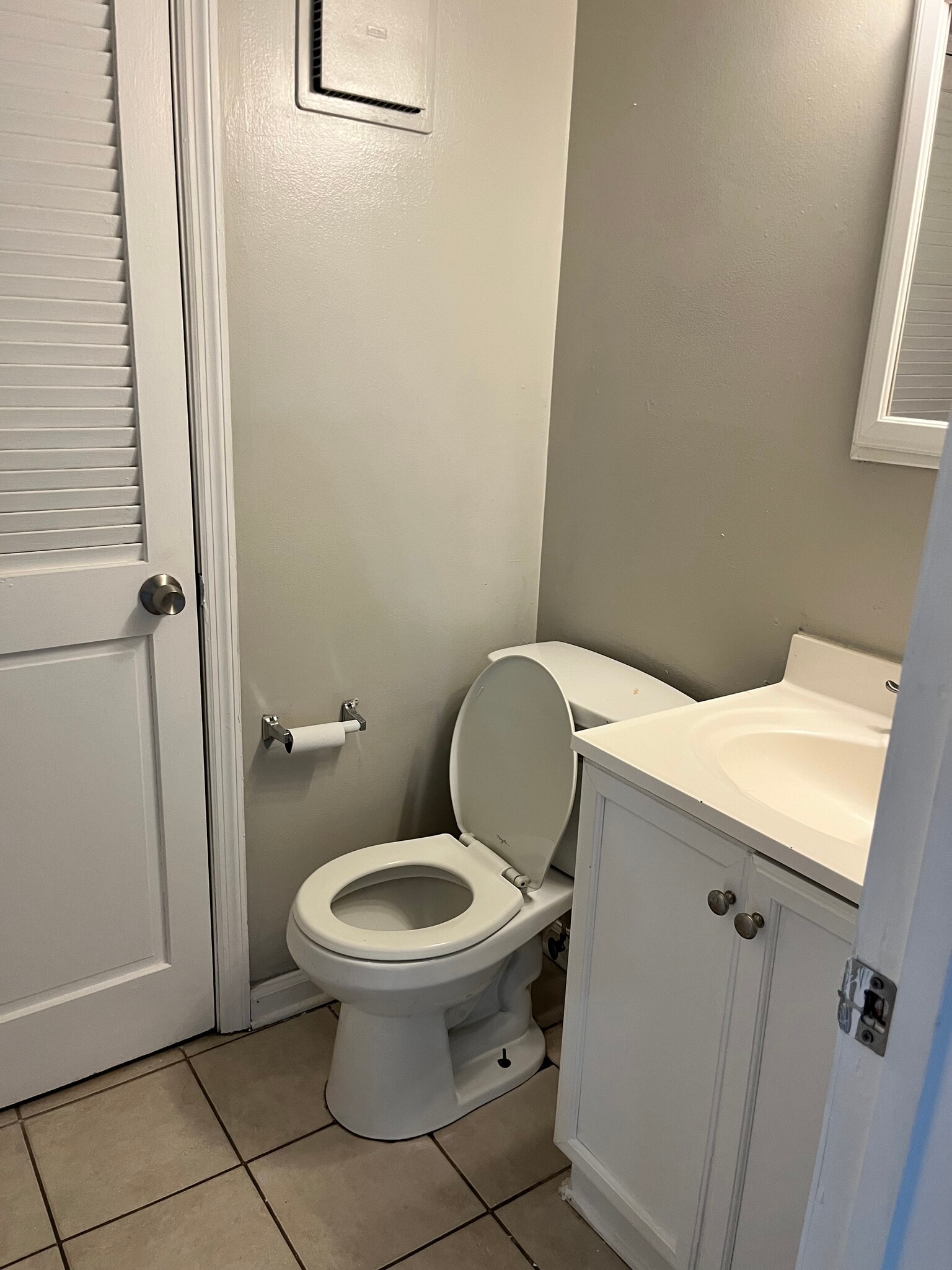 1/2 bath - 134 Newtown Rd NE