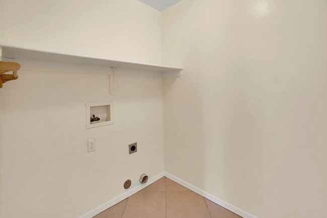 Building Photo - Pending/ Rented - Sunlit Serenity in Rita ...