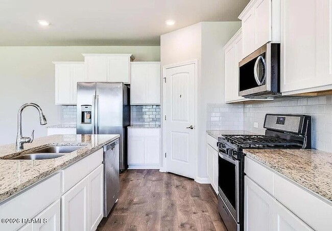 Building Photo - 115 Rue Chateau Royal Dr