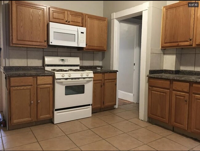 Building Photo - 3 bedroom in Boston MA 02130