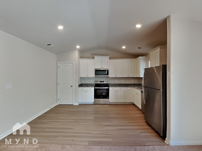 Building Photo - 380 Taverners Ln