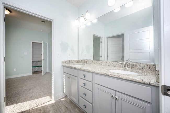 Building Photo - 1013 Silverbell Cv