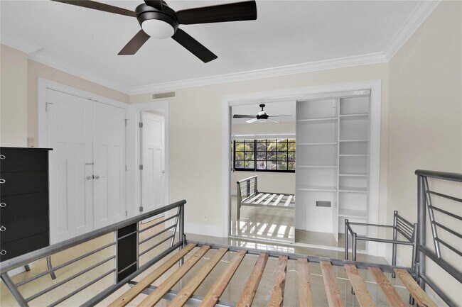 Building Photo - 250 E Royal Palm Rd