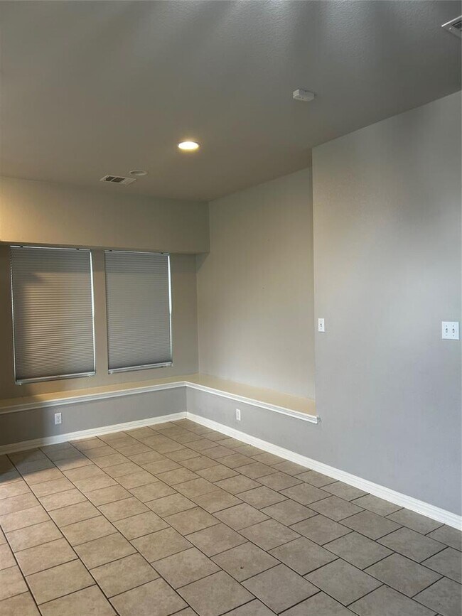 Building Photo - 150 Gambel Oak Way