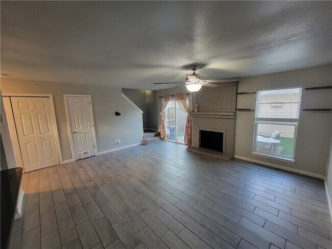 Building Photo - 7252 Mansions Dr