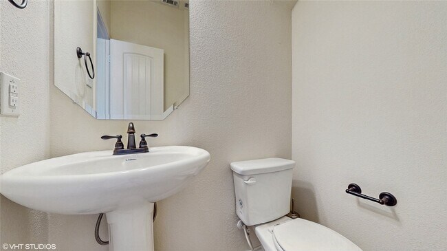 Building Photo - 721 Lake Pleasant Rd