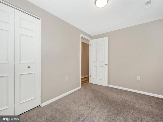 Building Photo - 112 Bracken Ct