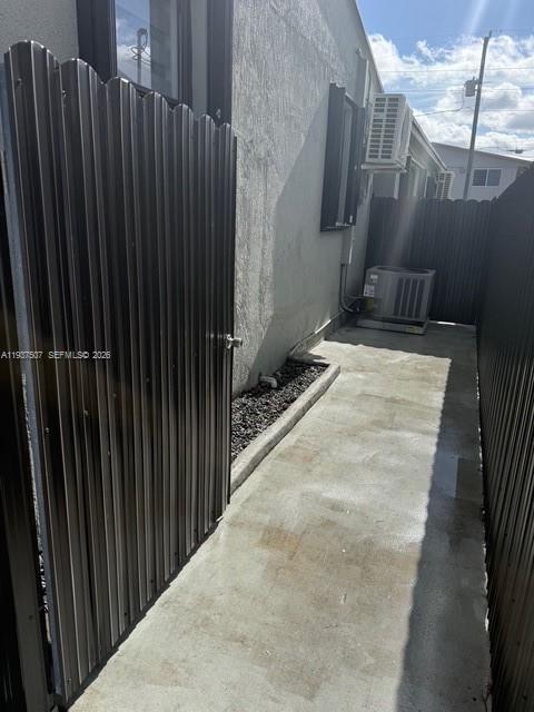 Building Photo - 822 W 30th St