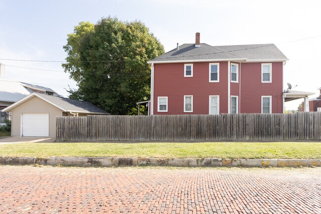 Building Photo - 1001 4th Ave