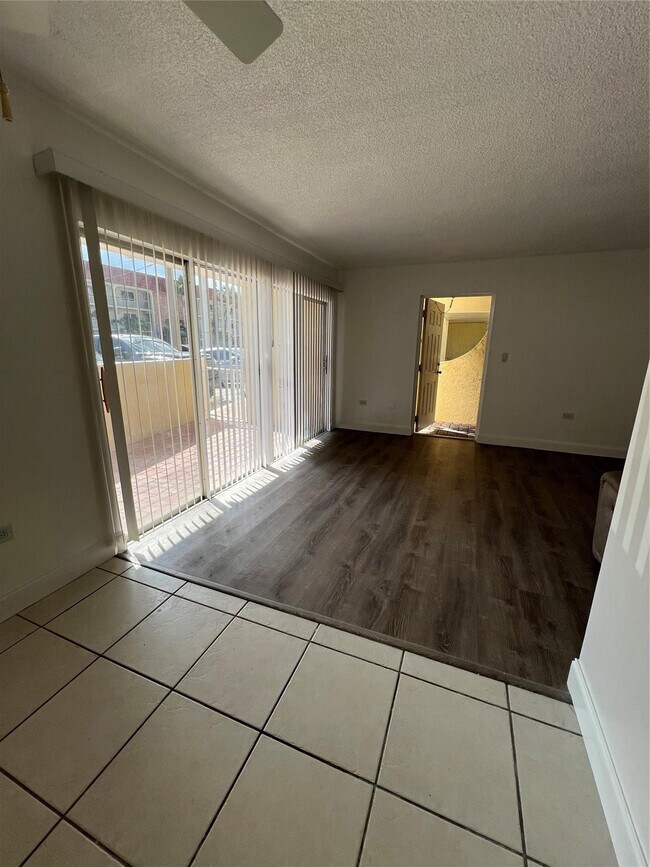 Building Photo - 2797 NE 51st St