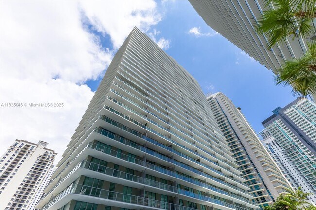 Building Photo - 1111 SW 1st Ave