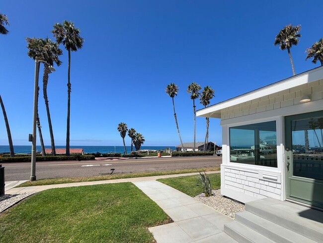 Building Photo - 1920's Charm with Ocean and Pier Views!!