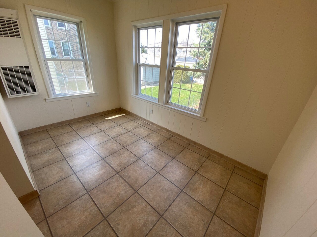 Building Photo - 3638 W Cornelia Ave