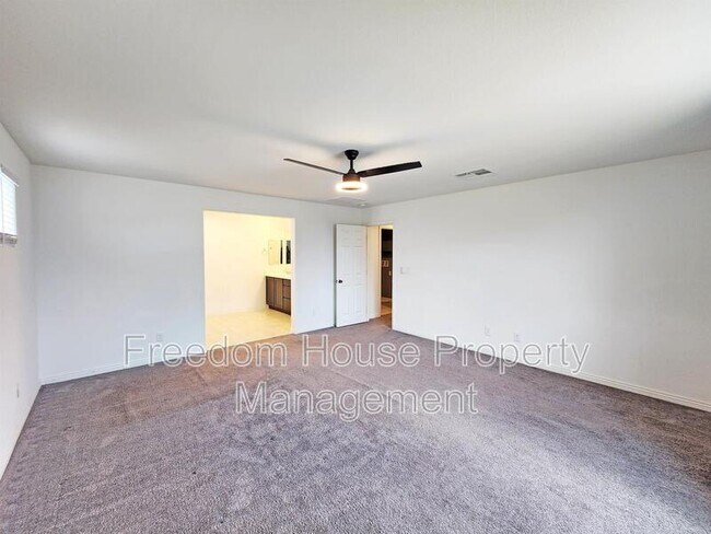 Building Photo - 3821 E Weld Ave