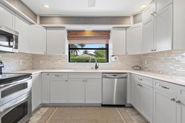 Building Photo - 9815 Pecan Tree Dr