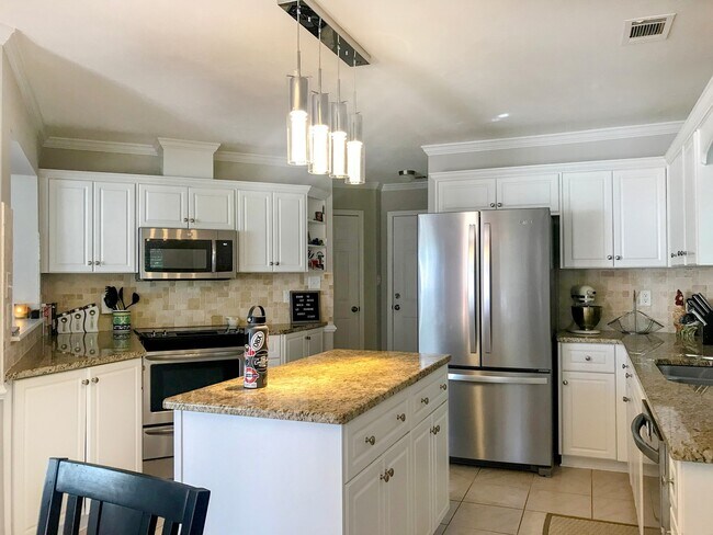 Building Photo - Available now! Evans Home in Greenbrier School District!