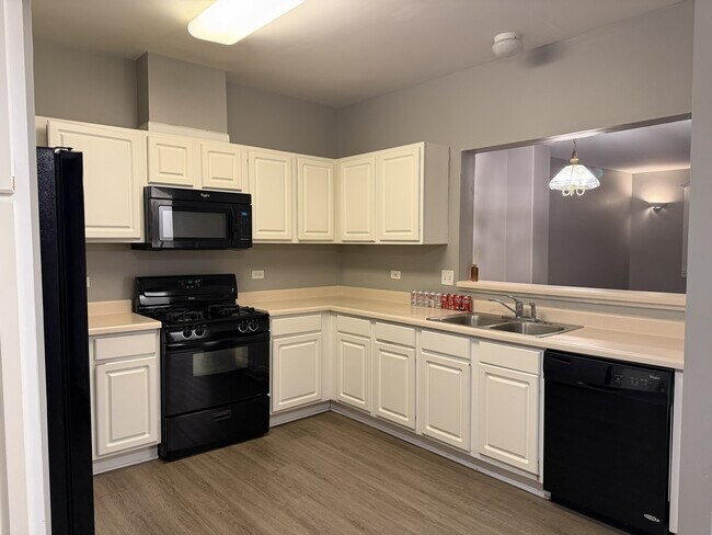 Building Photo - 3367 Ravinia Cir