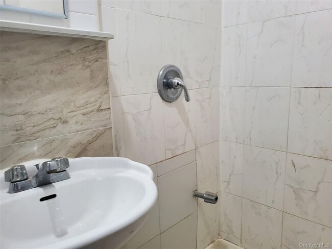 Building Photo - 37-50-3786 86th St