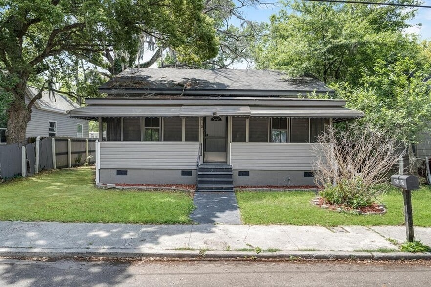 Building Photo - 2410 Mc Quade St