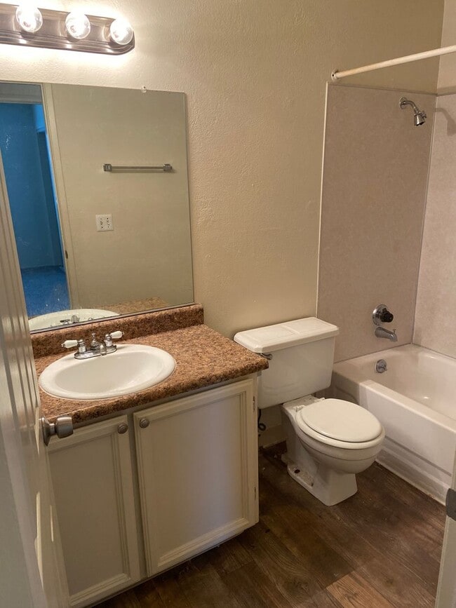 Building Photo - Super clean! 3 Bdrm, 2 Bath near Greenback & Trajan