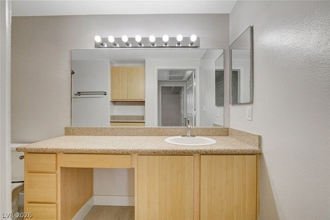 Building Photo - 8000 W Badura Ave