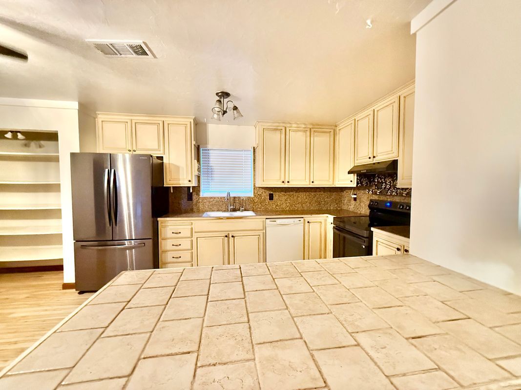 Building Photo - 482 Aztec Ln