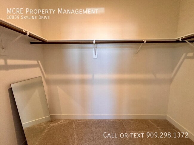 Building Photo - 10859 Skyline Dr