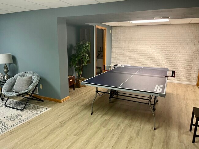 Building Photo - 4202 Lake St