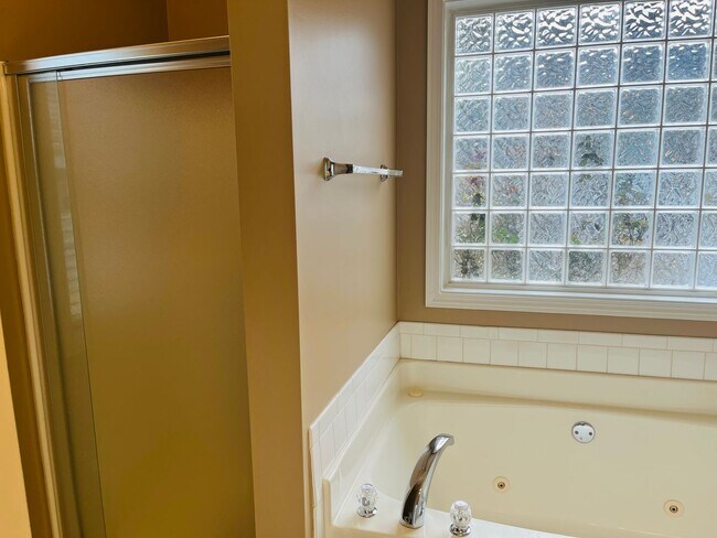Building Photo - Welcome home! 3 Bedroom 2 Bath home in Sum...