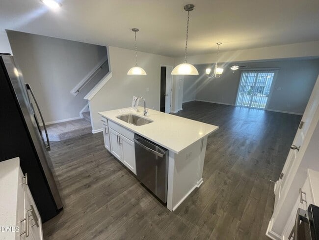 Building Photo - 1011 Peony Ln