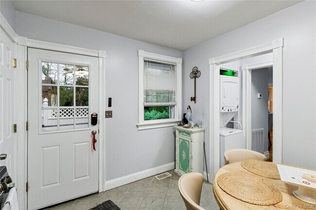 Building Photo - 22 Town Path