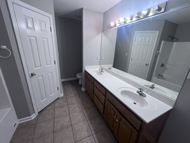 Building Photo - 54 W Plaza Blvd