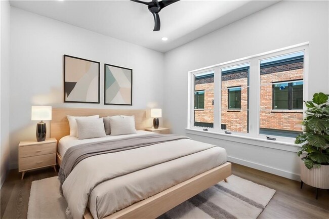 Building Photo - 929 SE 10th St