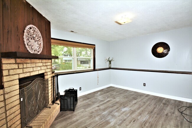 Building Photo - 1126 Honeywood Dr