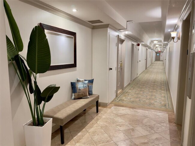 Building Photo - 800 SE 20th Ave