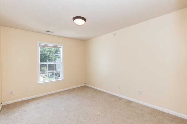 Building Photo - TWO BEDROOM HOME!