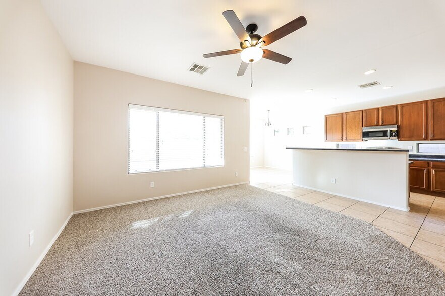 Building Photo - 15629 W MacKenzie Dr