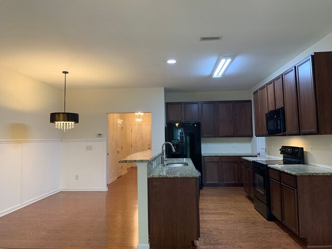 Building Photo - Beautiful 3 Bedroom Townhome in Raleigh near beautiful park! Apply Now!