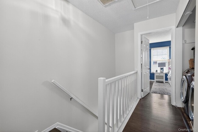 Building Photo - 12 Brook Dr