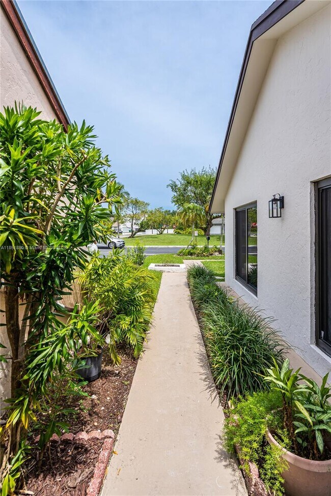 Building Photo - 7106 SW 103rd Pl