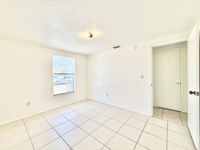 Building Photo - 7071 Bee Ridge Rd