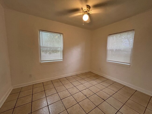 Building Photo - Convinient 2 Bedroom Home in Arlington!