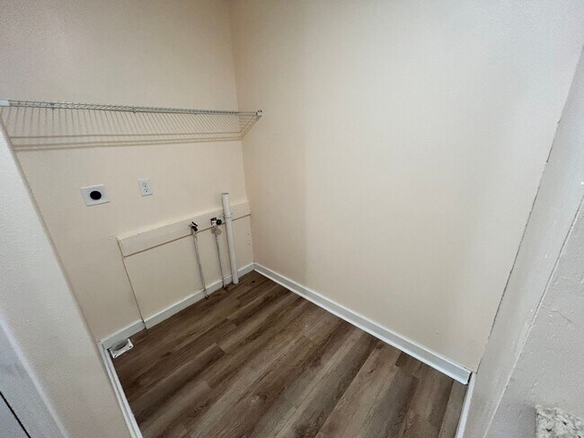 Building Photo - 606 Florida Ave