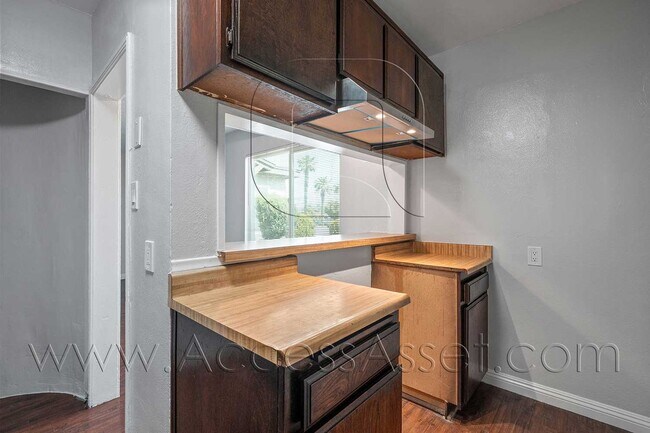 Building Photo - 16702 Orange Way