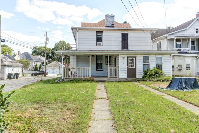 Building Photo - 12 W Marble St