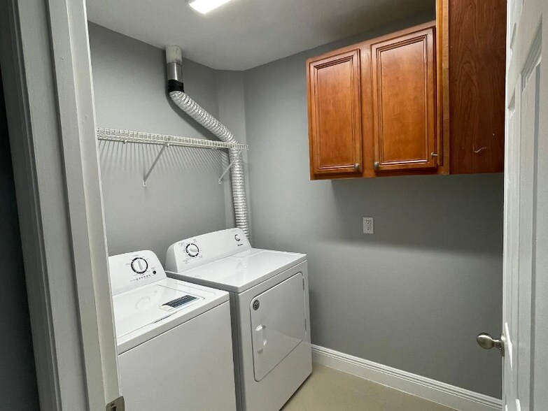 Building Photo - 11046 Crystal Glen Blvd