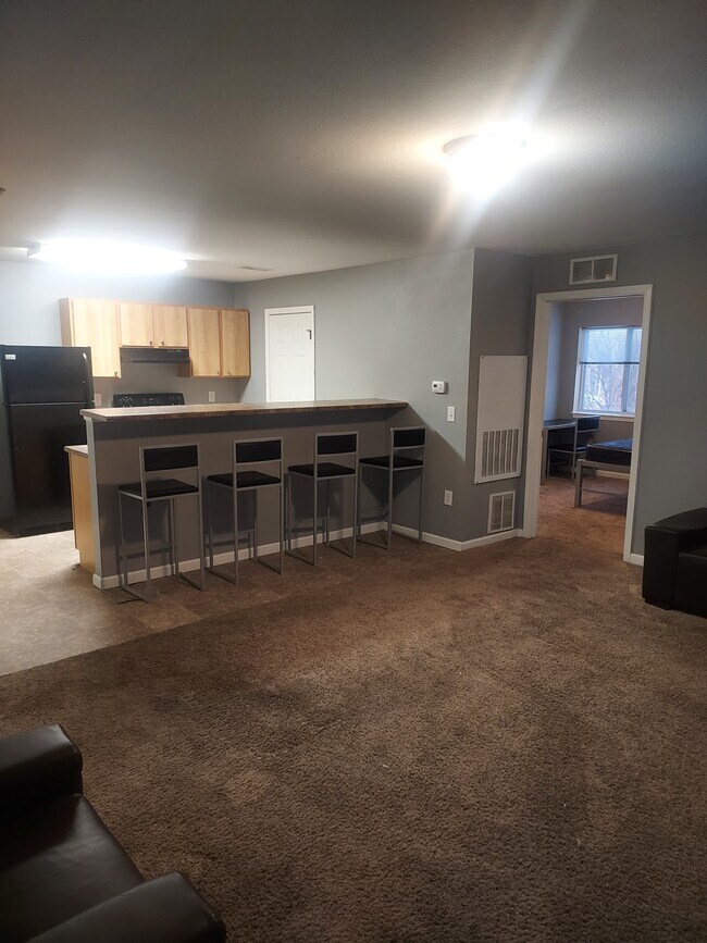 dining Island - 158 Colorado St